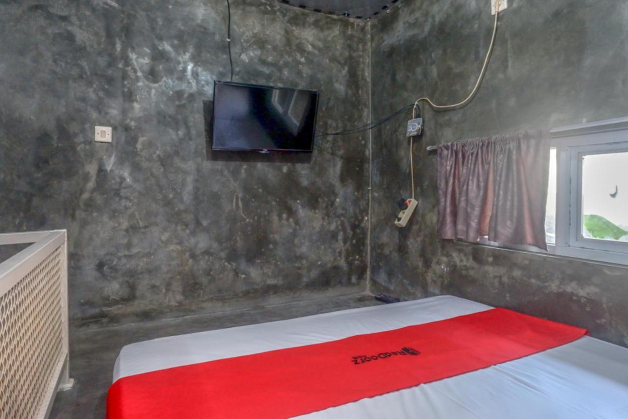 Reddoorz Near Jumbo Mall Sragen Exteriör bild